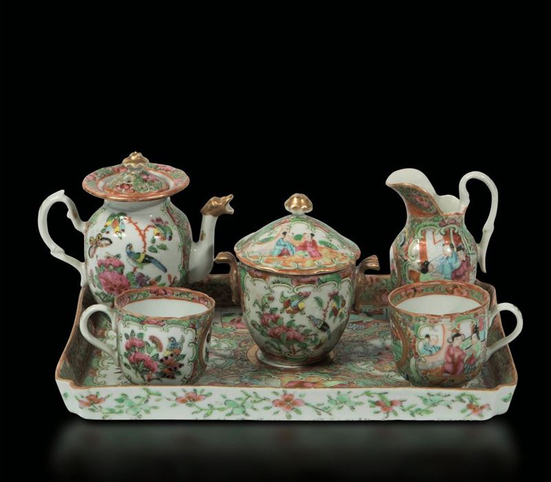 A Canton porcelain tea service made up by a tray, a teapot, a milk jug, a sugar pot and two cups with everyday life scenes, China, Qing Dynasty, 19th century  - Auction Oriental Art - Cambi Casa d'Aste