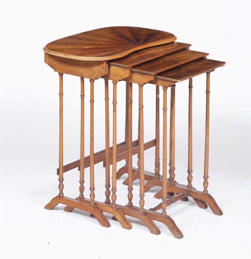 Cinque tavolini a nido in mogano, Francia, fine XIX, inizi XX secolo  - Asta Antiquariato V | Asta a Tempo - Cambi Casa d'Aste