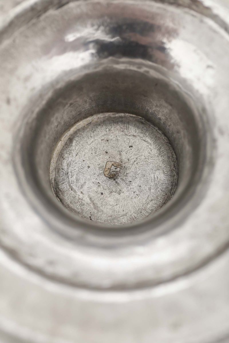 Calice in Argento Sbalzato e Inciso. Manifattura Italiana (?) XVIII-XIX Secolo, Bollo Non Identif...