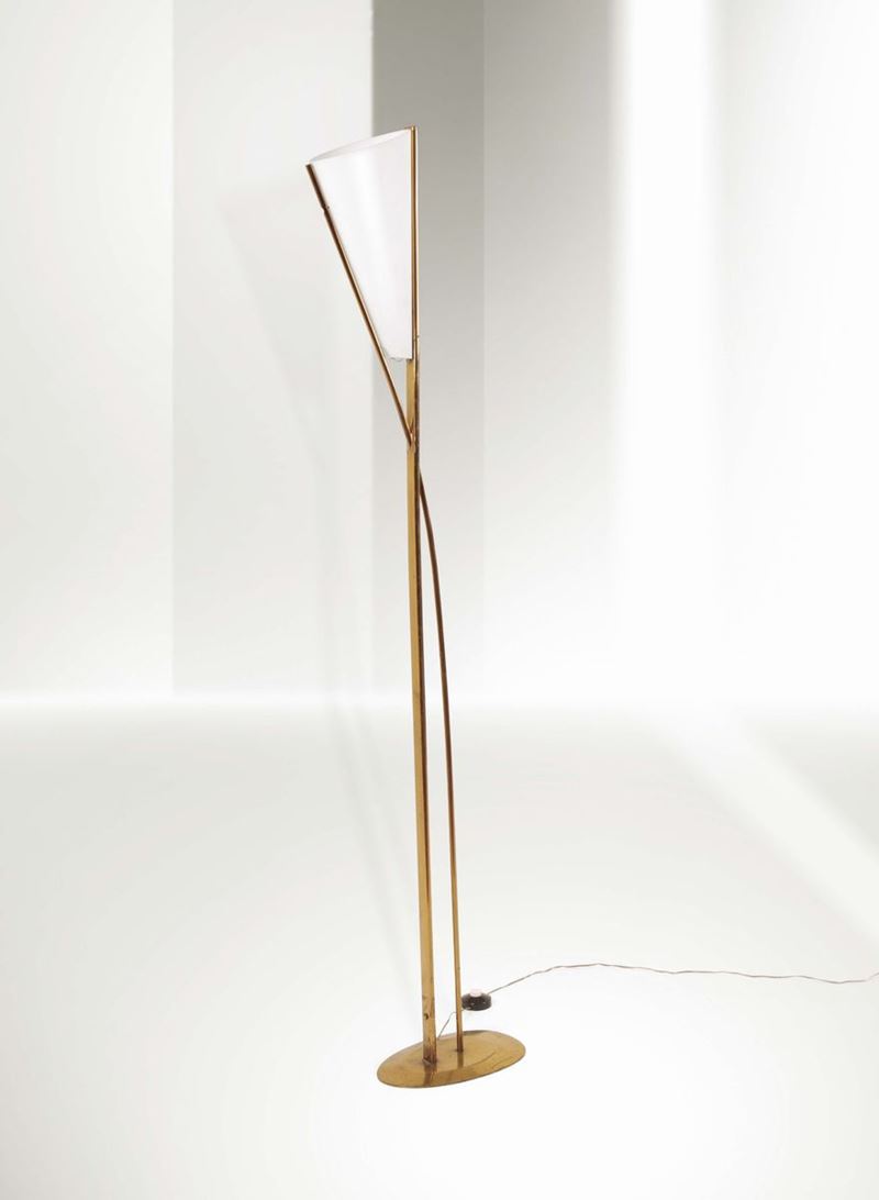 Max Ingrand, a floor lamp with a brass structure and a coloured, curved and satinated glass diffuser. Fontana Arte Prod., Italy, 1959  - Auction Fine Design - Cambi Casa d'Aste