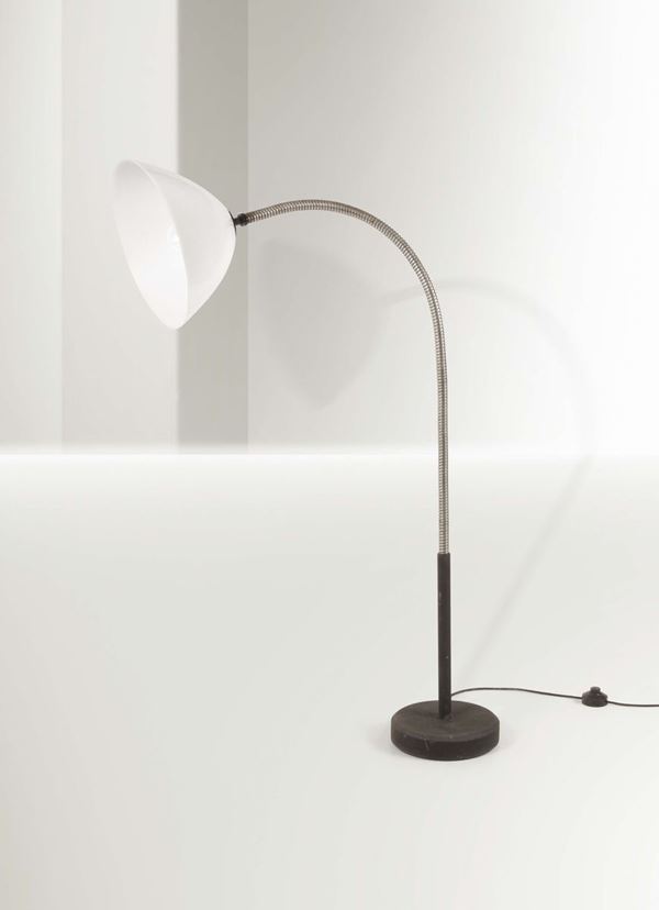Gino Sarfatti, a mod. 1051 floor lamp with a craquelé cast iron base, a craquelé lacquered metal stem, flexible tube in nickeled brass and methachrylate diffuser. Arteluce Prod., Italy, 1966