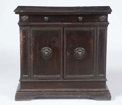 Credenzina a Due Ante in Legno Intagliato, XVII-XVIII Secolo