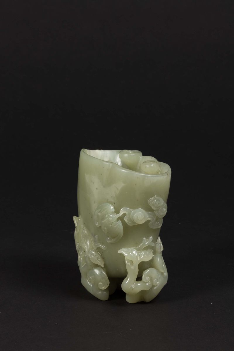 Coppa in Giada con Decoro Vegetale e Pipistrelli, Cina, Dinastia Qing, Epoca Qianlong (1736-1796)