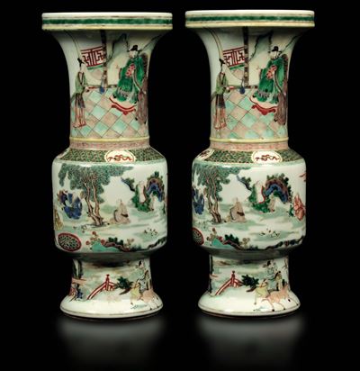 Coppia di Vasi in Porcellana Famiglia Verde con Figure di Saggi, Cina, Dinastia Qing, XIX Secolo