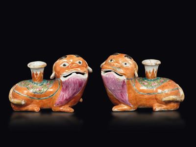 Coppia di Leoncini in Porcellana Famiglia Rosa, Cina, Dinastia Qing, Epoca Jiaqing (1796-1820)