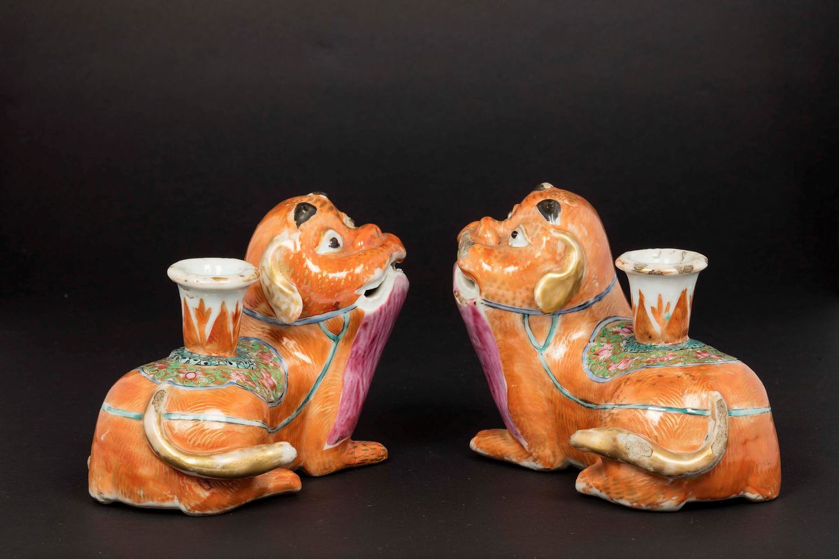 Coppia di Leoncini in Porcellana Famiglia Rosa, Cina, Dinastia Qing, Epoca Jiaqing (1796-1820)