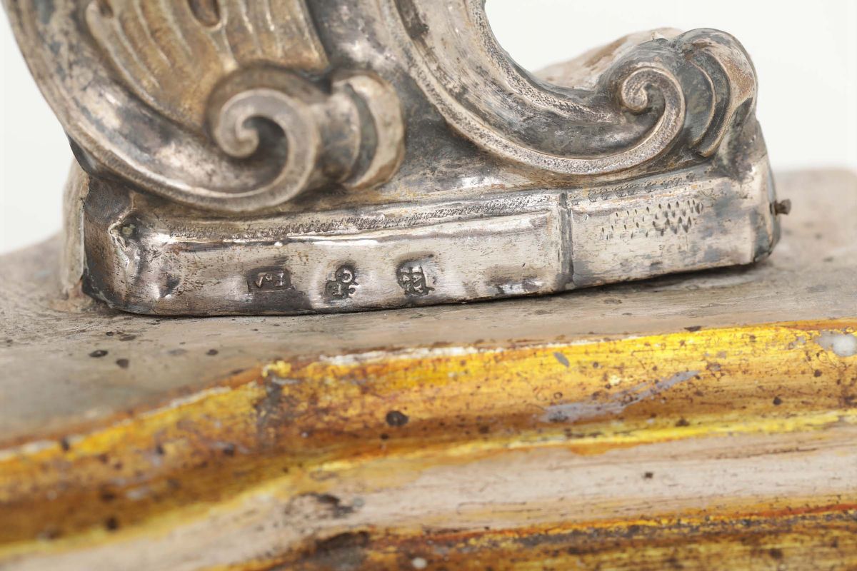 Coppia di Grandi Reliquiari Ad Ostensorio in Argento Sbalzato e Cesellato. Napoli, 1747, Bollo de...