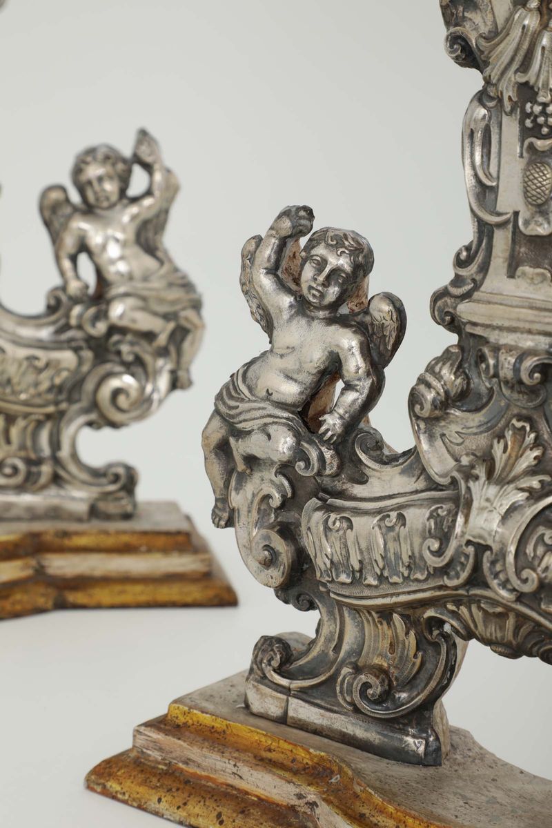 Coppia di Grandi Reliquiari Ad Ostensorio in Argento Sbalzato e Cesellato. Napoli, 1747, Bollo de...