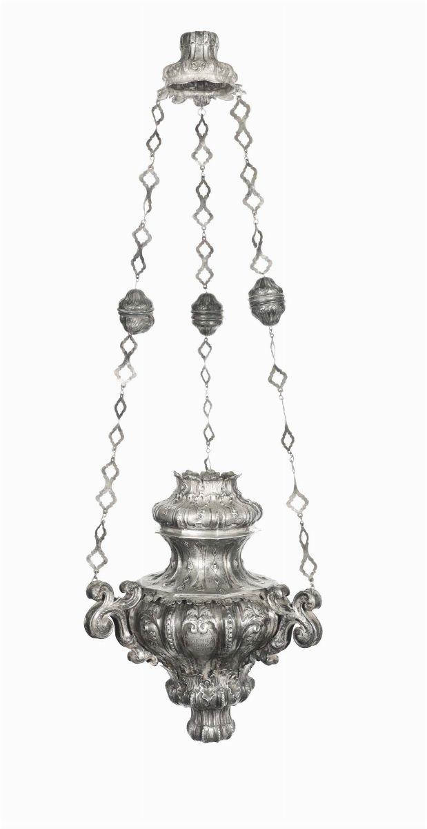 Grande lampada votiva in argento sbalzato e cesellato. Argenteria barocca italiana, 1754  - Asta Argenti da Collezione - Cambi Casa d'Aste