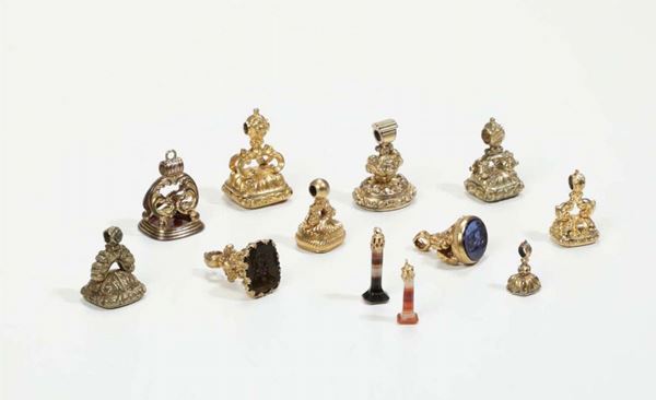Collezione di 12 sigilli del XIX secolo, in bronzo e argento dorato impreziositi da pietre dure