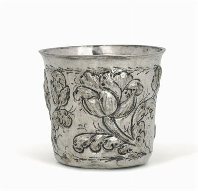 Bicchiere in Argento Sbalzato e Cesellato con Motivi Floreali. Germania? XVI-XVII Secolo (apparen...