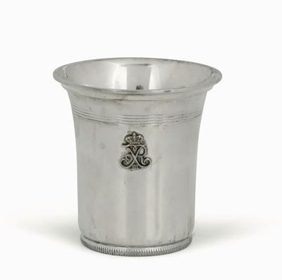 Bicchiere in Argento Sbalzato e Cesellato con Applicazione di Monogramma Coronato, Copenaghen XIX...