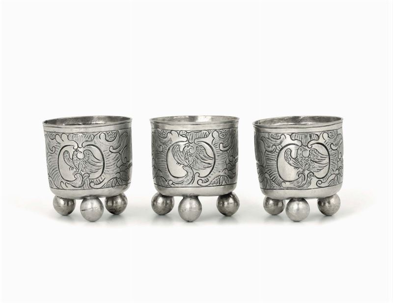 A set of three containers in embossed and chiselled silver with zoomorphic and botanical motives. Germany or Russia, 18th-19th cecntury, apparently free of marks  - Auction Collectors' Silvers - Cambi Casa d'Aste