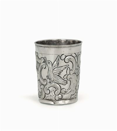 Bicchiere in Argento Sbalzato e Cesellato con Decori a Volute e Zoomorfi. Mosca 1779