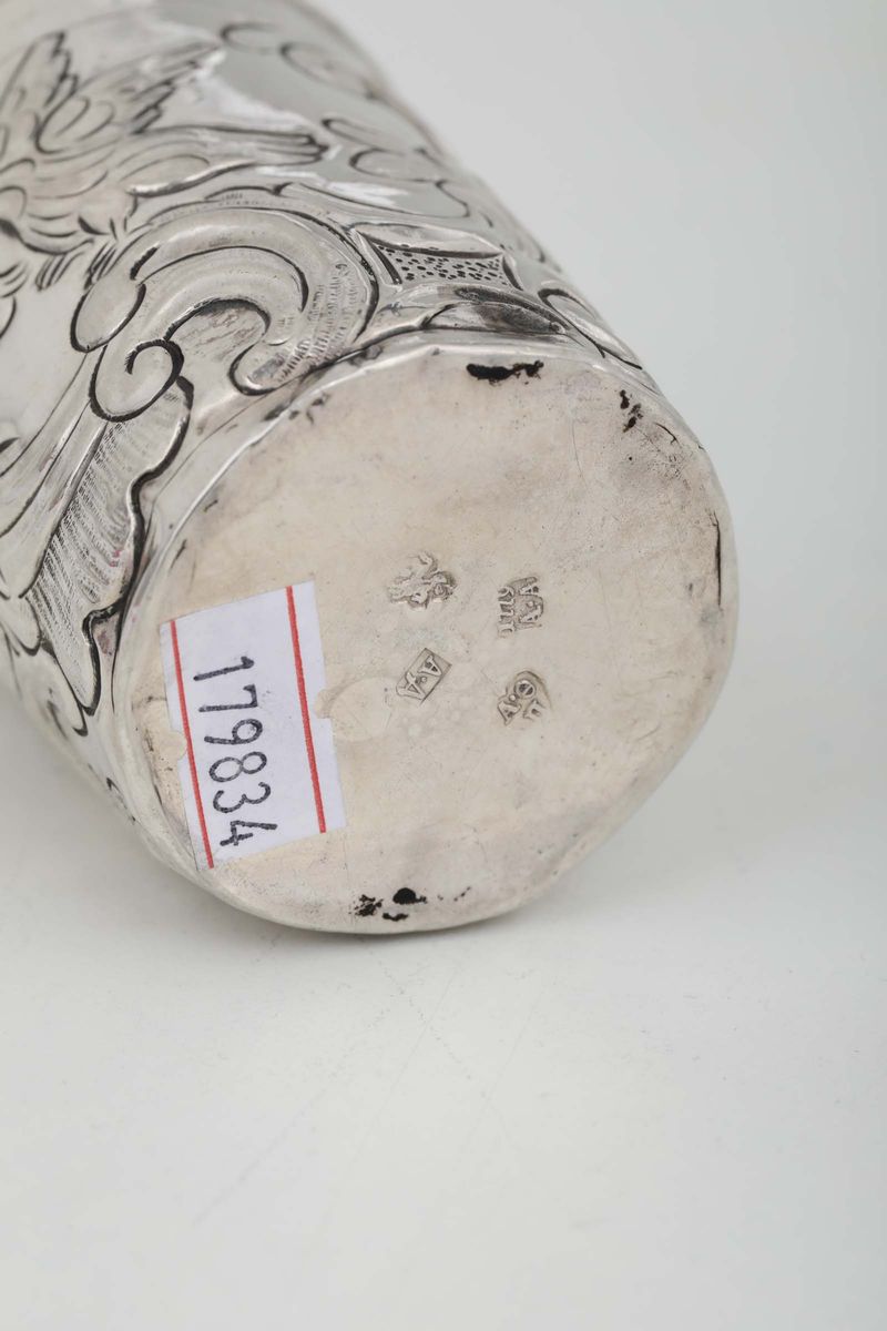 Bicchiere in Argento Sbalzato e Cesellato con Decori a Volute e Zoomorfi. Mosca 1779
