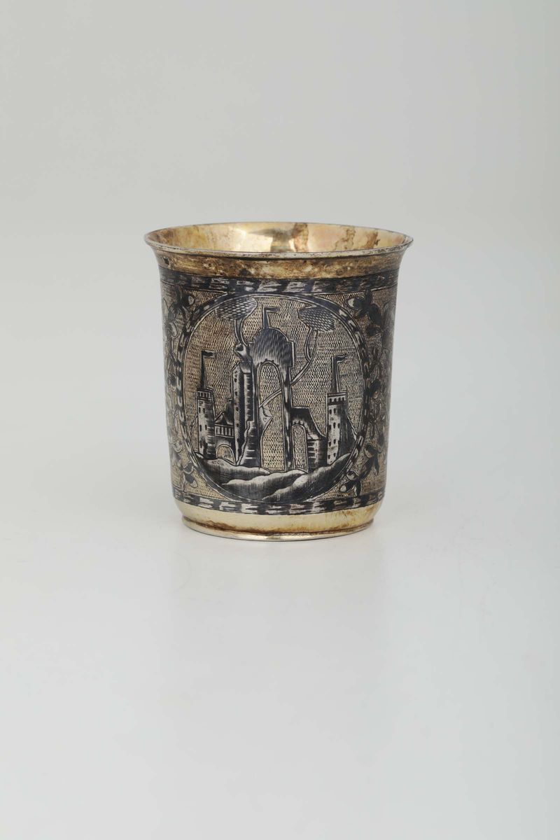 Bicchiere in Argento Sbalzato, Cesellato, Dorato e Niello. Mosca 1832
