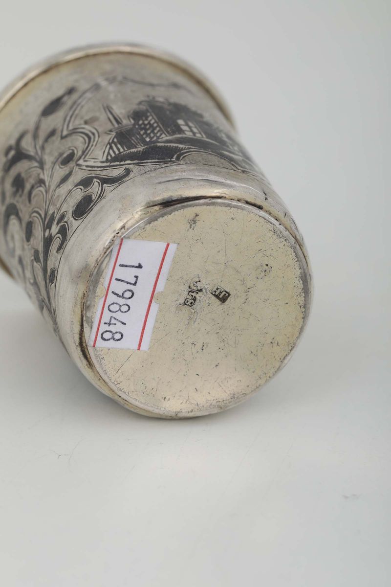 Bicchiere in Argento Sbalzato, Cesellato e Niello. Mosca XIX Secolo