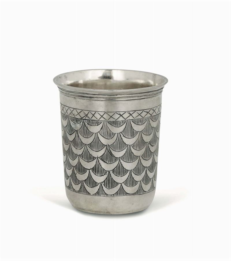Bicchiere in argento sbalzato e cesellato con motivi a mezzaluna e geometrici. Russia 1846  - Asta Argenti da Collezione - Cambi Casa d'Aste