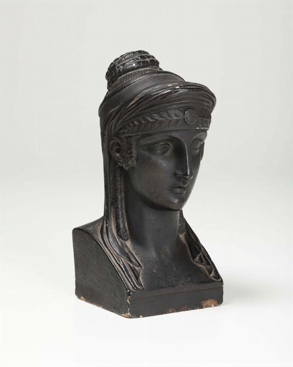 Busto femminile in gesso a patina scura, XX secolo