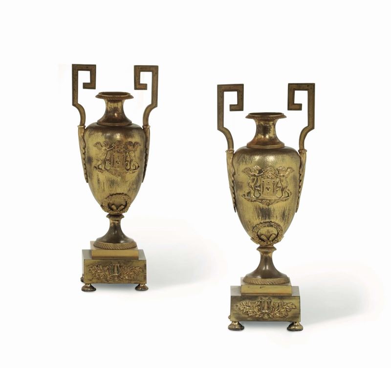 Coppia di vasi biansati in bronzo dorato, XIX secolo  - Auction Artworks and Furnishings - Cambi Casa d'Aste