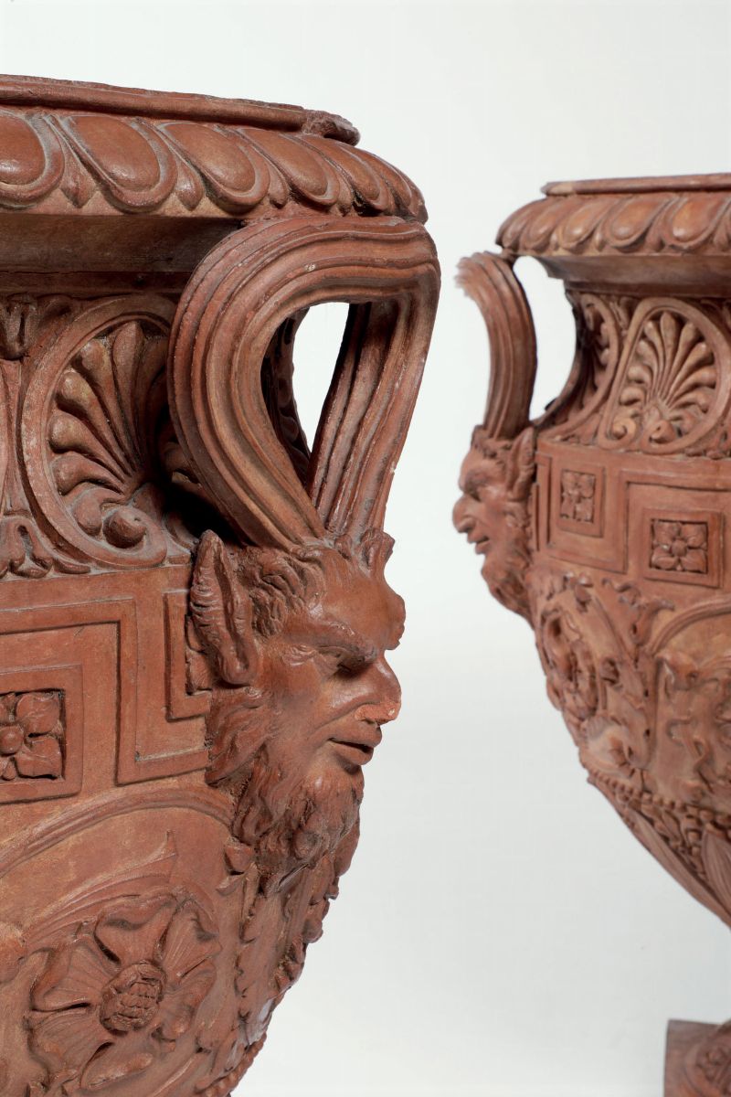 Coppia di Vasi in Terracotta di Gusto Piranesiano, XIX Secolo