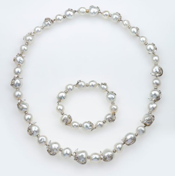 Parure composta da collana e bracciale con perle barocche Australia e diamanti