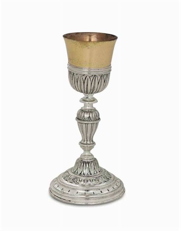 An embossed and chiselled silver goblet. Italian manufacture from the 19th century. Worn marks