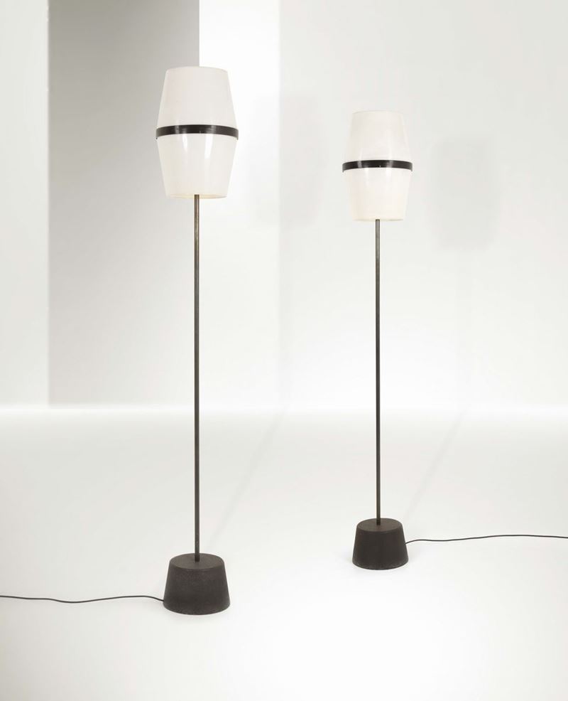 Roberto Menghi, a pair of floor lamps with a lacquered metal structure and perspex diffusers. Italy, 1960 ca.  - Auction Fine Design - Cambi Casa d'Aste
