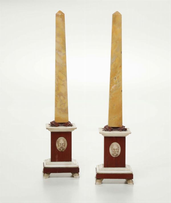 Coppia di obelischi in marmi differenti, XIX-XX secolo