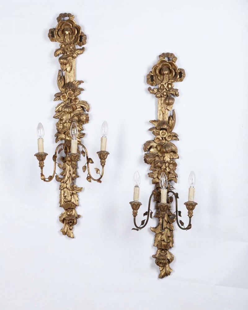Coppia di appliques in legno intagliato e dorato, fine XVIII secolo  - Auction Fine Art - I - Cambi Casa d'Aste