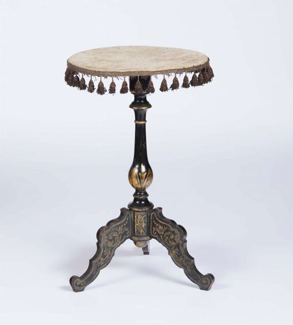 Tavolino in legno ebanizzato, XIX secolo