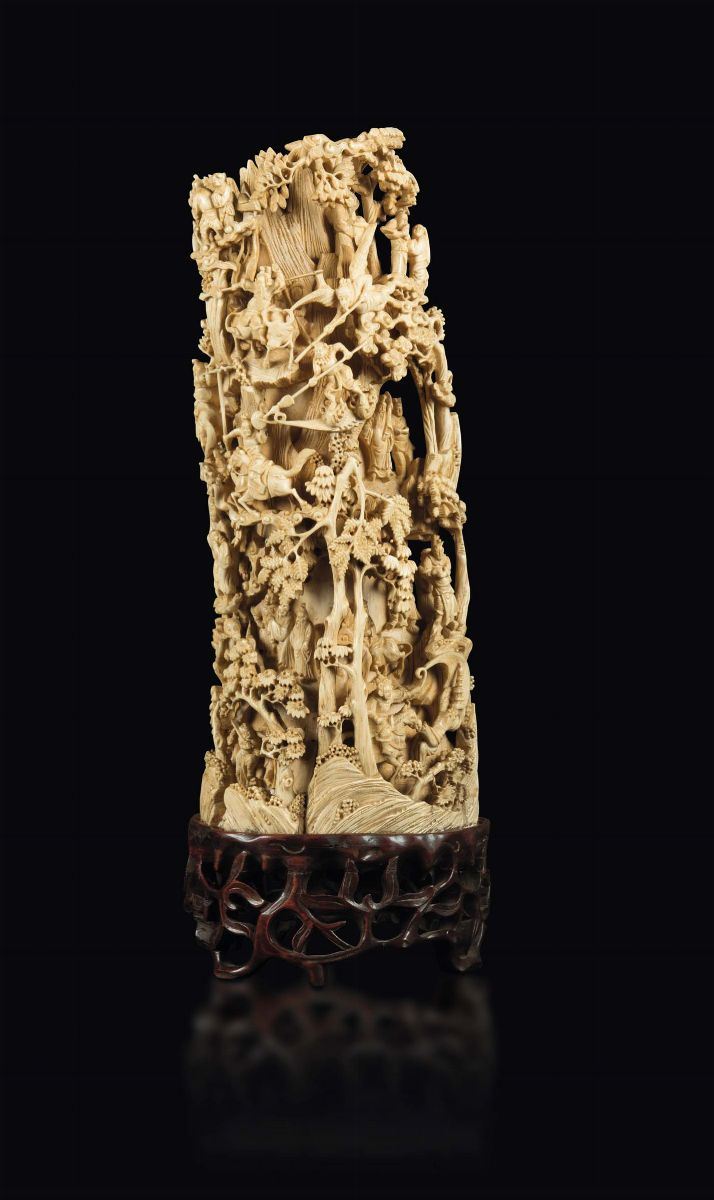 A carved ivory group with a battle scene, China, Qing Dynasty, 19th century  - Auction Fine Chinese Works of Art - I - Cambi Casa d'Aste