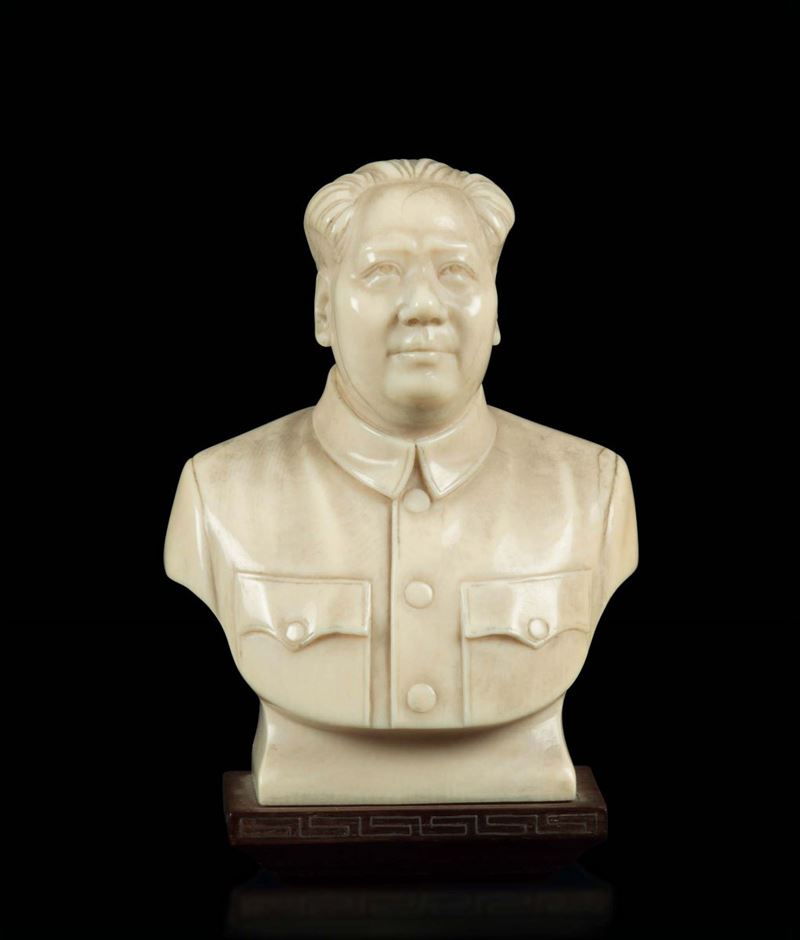 Busto in avorio raffigurante Mao Zedong, Cina, inizi XX secolo  - Asta Fine Chinese Works of Art - I - Cambi Casa d'Aste