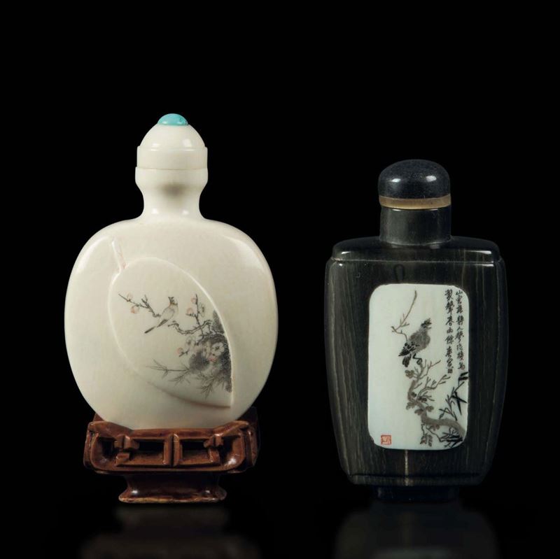 Two snuff bottles in horn and ivory with a naturalistic decor and inscriptions, China, early 20th century  - Auction Fine Chinese Works of Art - I - Cambi Casa d'Aste