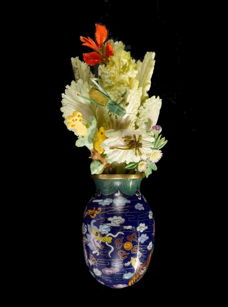 A small cloisonné glazed vase with painted ivory flowers and bugs, China, early 20th century  - Auction Chinese Works of Art - Cambi Casa d'Aste
