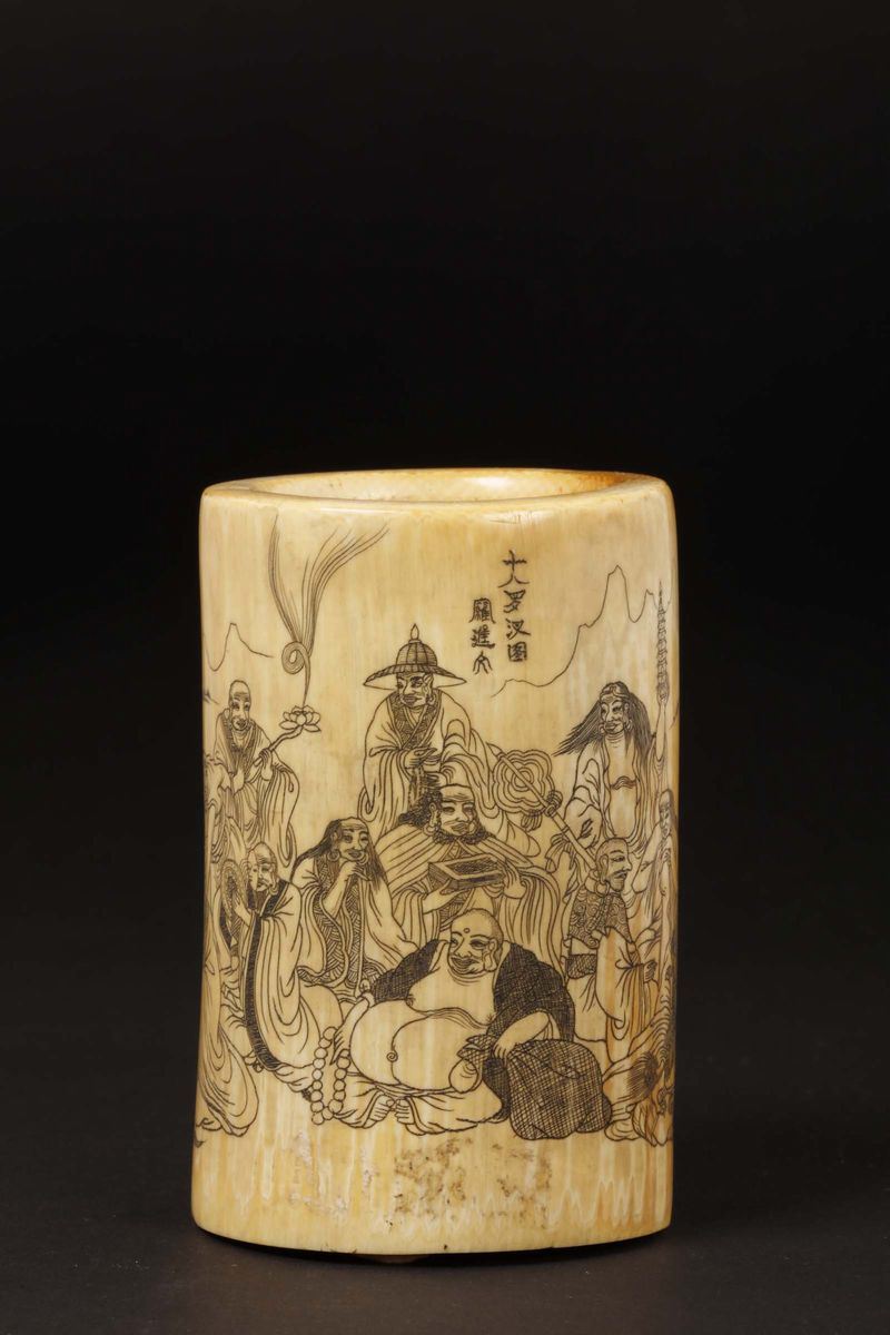 A carved ivory brush holder with eighteen Luohans and inscription, China, Qing Dynasty, 19th century  - Auction Fine Chinese Works of Art - I - Cambi Casa d'Aste