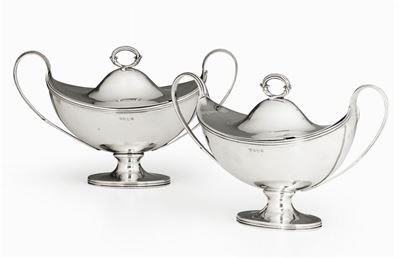 Coppia di Salsiere in Argento Fuso, Sbalzato e Cesellato. Bolli per la Città di Londra 1830