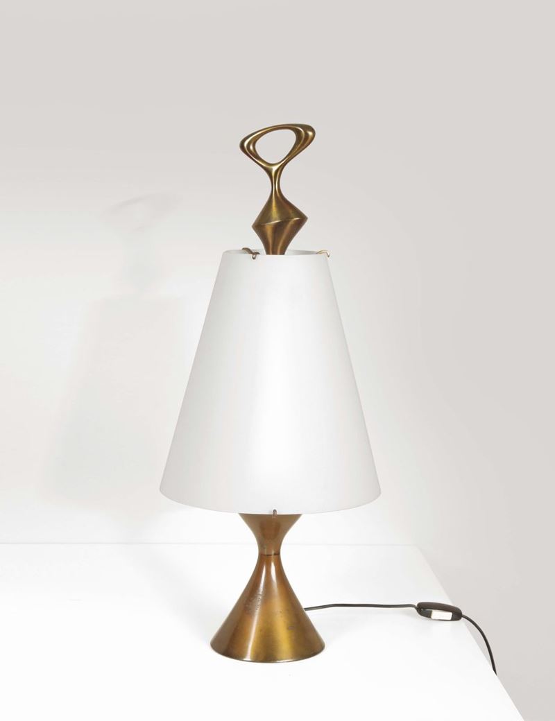 Max Ingrand, a table lamp with a brass and lacquered metal structure. Satinated opaline glass diffuser. Fontana Arte Prod., Italy, 1956  - Auction Fine Design - Cambi Casa d'Aste