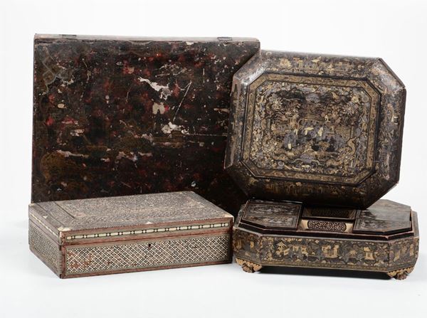 Gruppo di tre scatole diverse in legno intarsiato e dipinto, XIX secolo