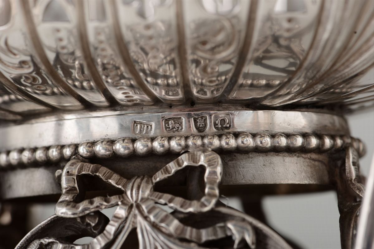Centrotavola in Argento Fuso, Sbalzato, Traforato e Cesellato. Londra 1768. Argentiere Thomas Pit...