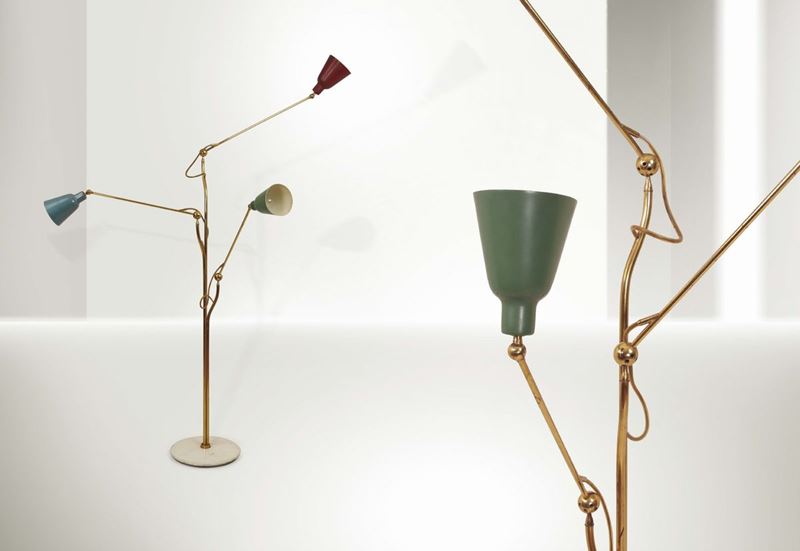 Angelo Lelii, a floor lamp with a cast iron base, brass structure, swiveling arms and lacquered aluminum shades. Original mark. Arredoluce Prod., Italy, 1950 ca.  - Auction Fine Design - Cambi Casa d'Aste