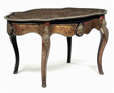 Tavolo Napoleone III in Legno Ebanizzato e Decoro in Metallo Dorato di Gusto Boulle, XIX Secolo