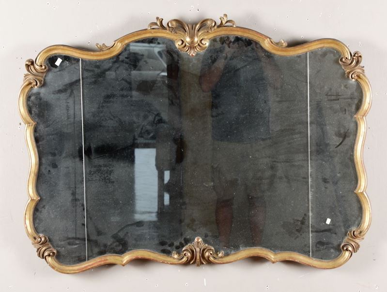 Specchio in stile in legno intagliato e dorato, XIX secolo  - Asta Asta a Tempo Arredi e Antiquariato - V - Cambi Casa d'Aste