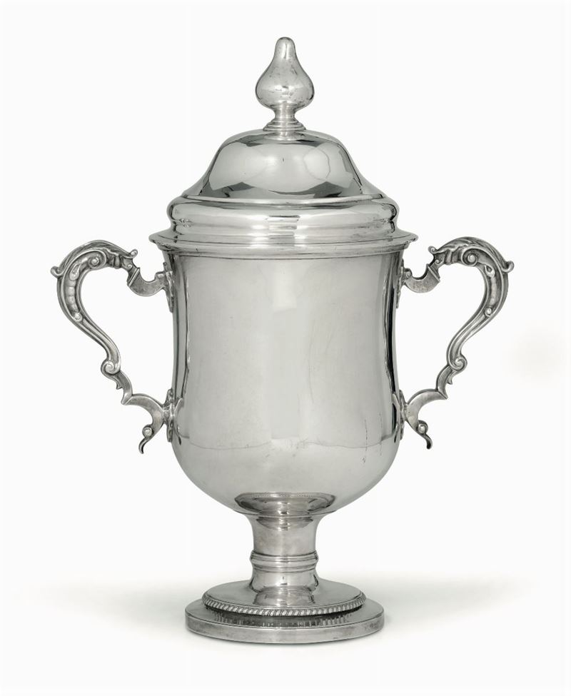 Grande coppa con coperchio in argento. Londra 1804, argentiere Robert Garrard  - Asta Argenti da Collezione - Cambi Casa d'Aste