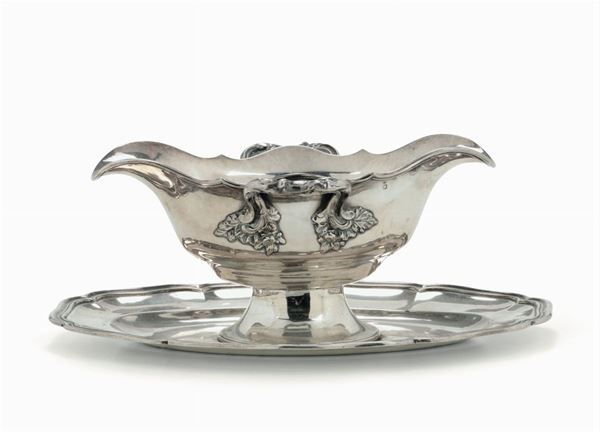Elegante salsiera in argento. Francia XIX-XX secolo. Argentiere Tetard Freres