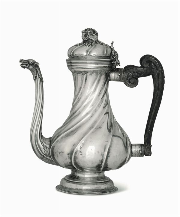 Caffettiera in argento sbalzato e cesellato. Genova, terzo quarto del XVIII secolo, bollo per la Torretta  [..]