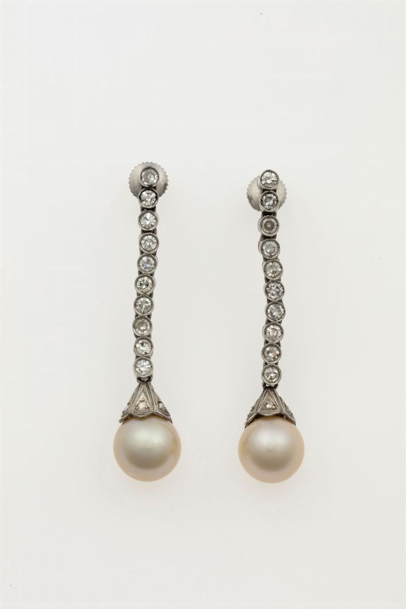 Pair of pearl, diamond and platinum pendent earrings  - Auction Fine Jewels - Cambi Casa d'Aste