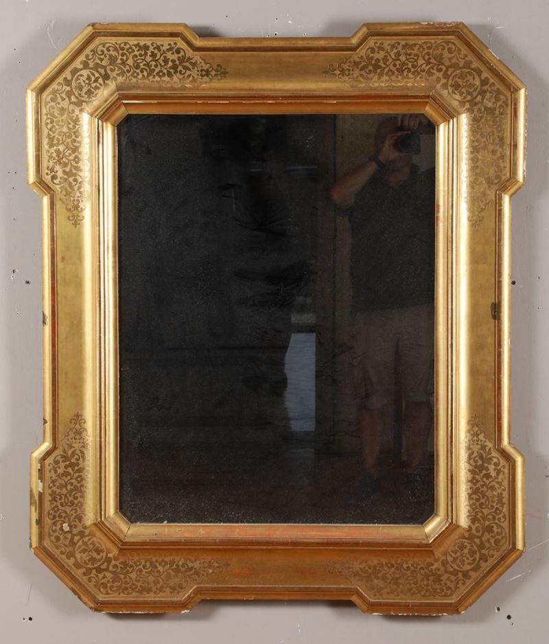 Specchiera a guantiera dorata, XIX secolo  - Asta Asta a Tempo Arredi e Antiquariato - V - Cambi Casa d'Aste