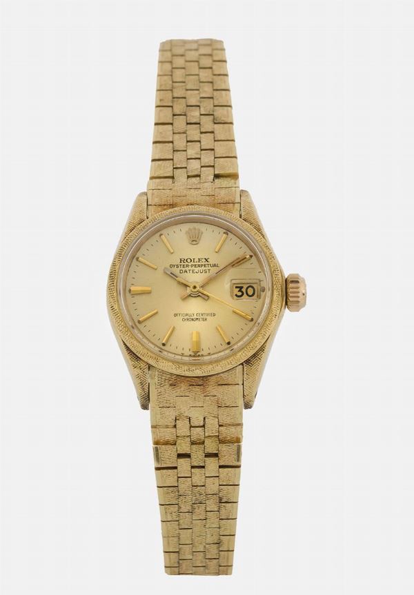 ROLEX - Oyster Perpetual Datejust, case No.1175621, Ref. 6521. Fine, self-winding, water resistant, 18K yellow gold wristwatch with date and an 18K yellow gold Rolex bracelet with deployant clasp. Accompanied by the Guarantee. Made circa 1960.Dial, case and movement signed, in good conditions.