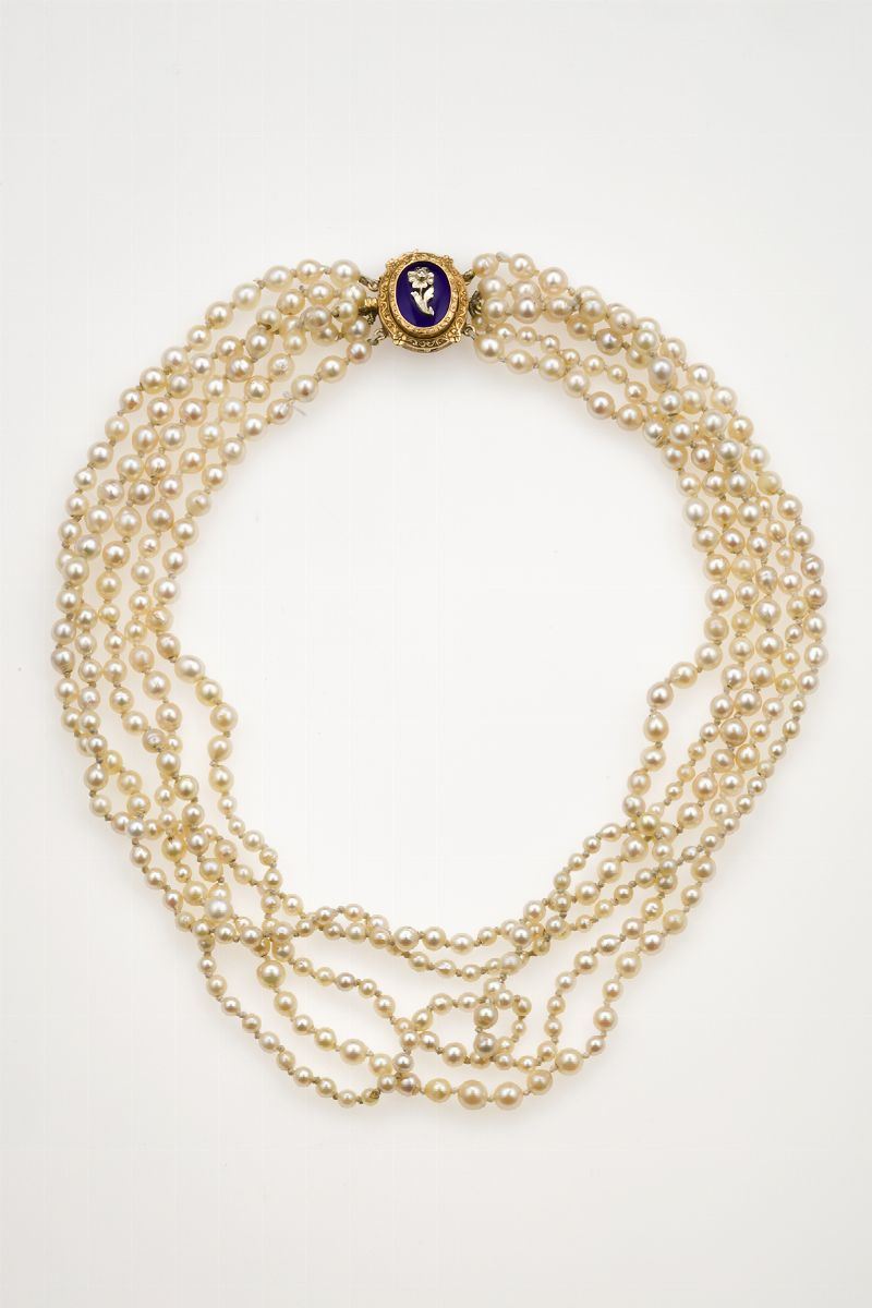Girocollo composto da cinque fili di perle coltivate  - Asta Asta a Tempo Gioielli - Cambi Casa d'Aste